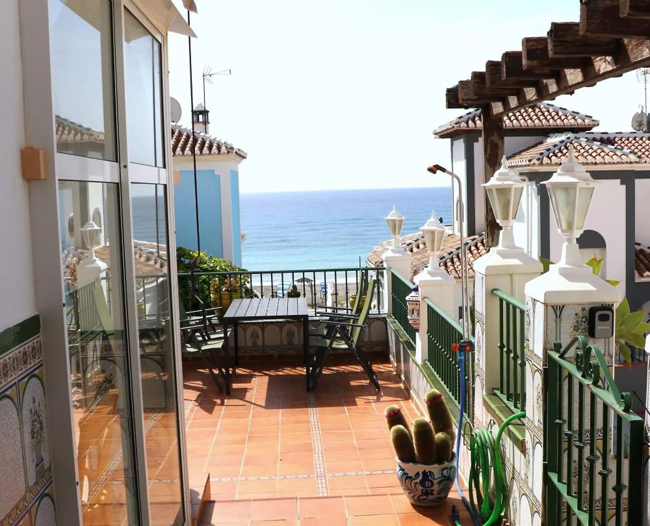 Contactos de Charmigt Hus Med Baesta Laege I Torrox Costa